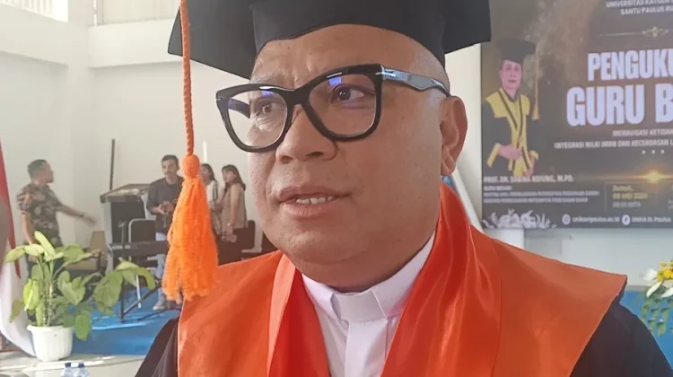 Uskup Labuan Bajo Persembahkan Gelar Profesor bagi Pelindung Keuskupan