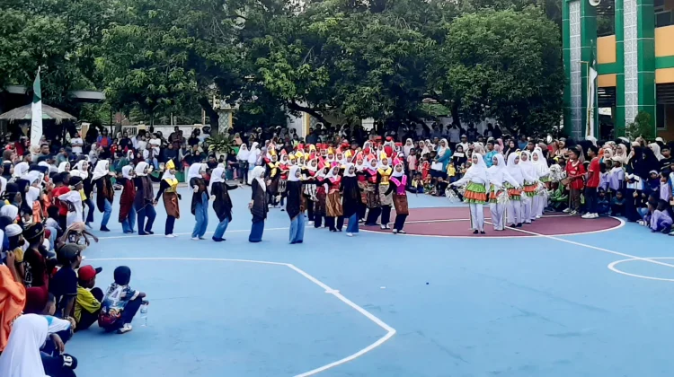 Tari Saman dan Kreasi Siswa MIN 1 Ende Mengguncang Pembukaan Min 1 Mini Cup II Futsal