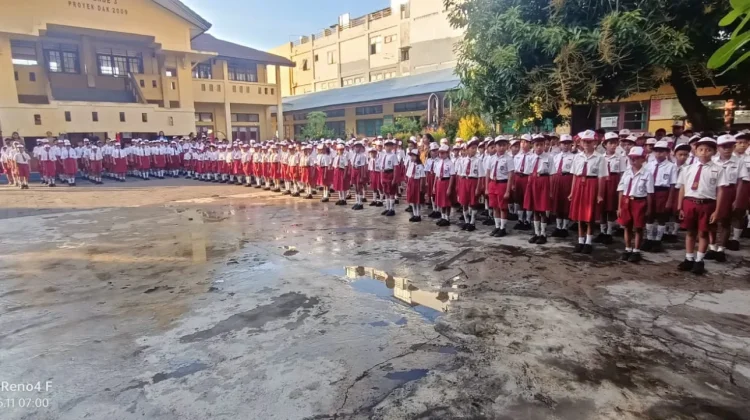 Polres Ende Tanamkan Etika Digital kepada Siswa SDK Theresia 3 Ende