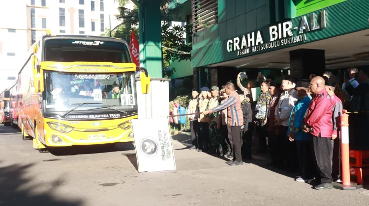 Wakil Gubernur NTT Lepas Jemaah Haji Asal NTT Kloter 80 dan 81 Embarkasi Surabaya