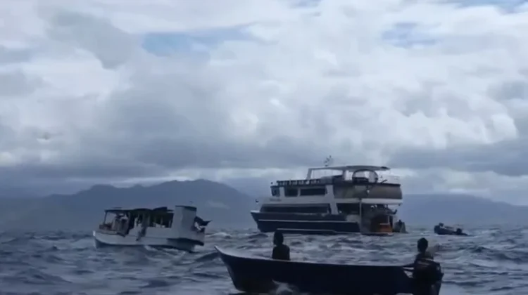 SAR Gabungan Selamatkan 23 Penumpang KM Hinaya di Perairan Labuan Bajo