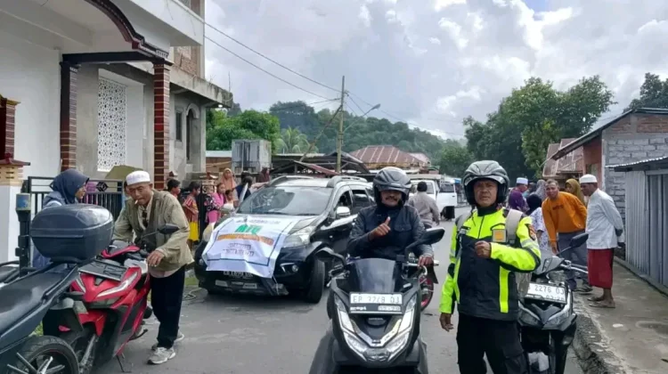 Bhabinkamtibmas Kawal Kontingen MTQ Golewa Selatan ke Bajawa