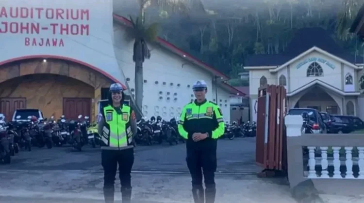 Satlantas Polres Ngada Amankan Arus Lalu Lintas Perayaan Kenaikan Yesus Kristus