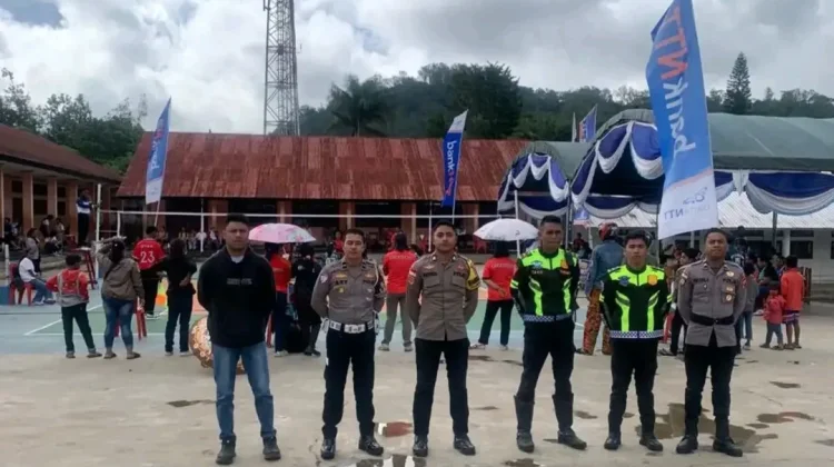 Polres Ngada Amankan Turnamen Bola Voli SMPN 2 Bajawa Cup I