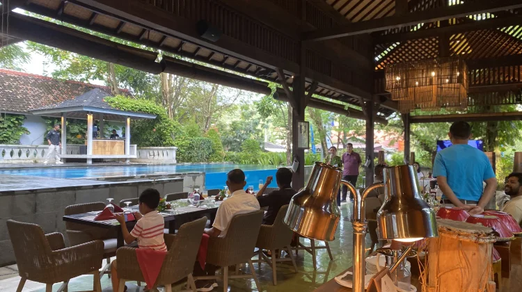 Manta Café Labuan Bajo Tawarkan Konsep Baru Kuliner Asia
