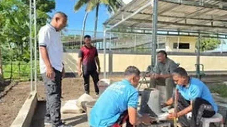 Warga Binaan Lapas Ende Ikuti Pelatihan Pembuatan Pot Bunga