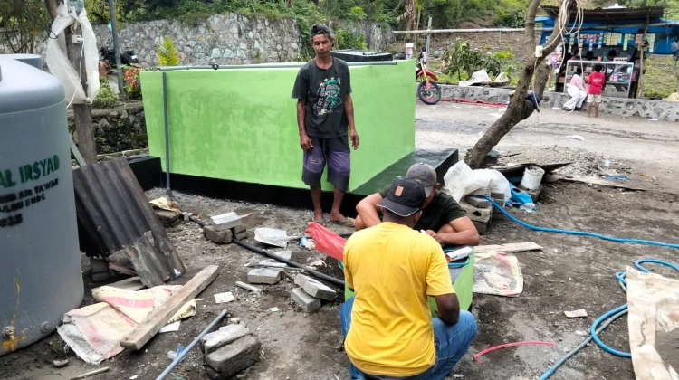 Satgas TMMD Kodim Ende Rampungkan Pengecatan Tandon Air Sumur Bor