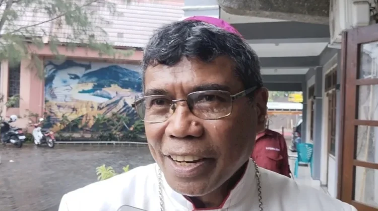 Uskup Agung Ende Letakkan Batu Pertama Aula Katedral Jelang 100 Tahun Paroki