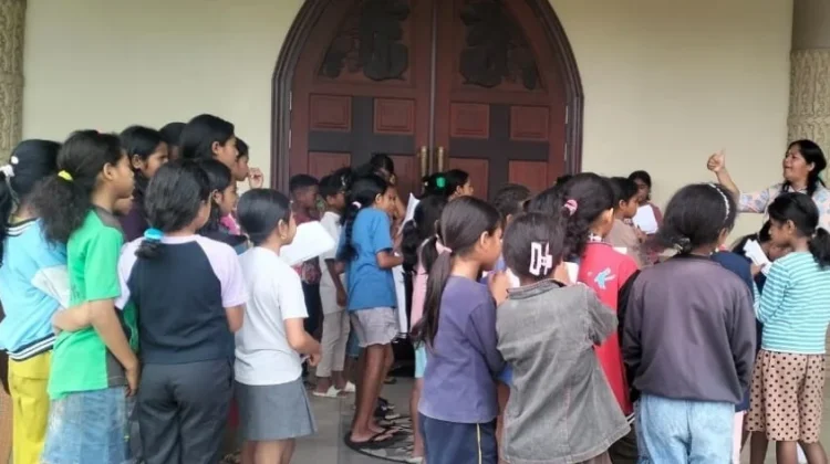 Kemenag Ngada Bimbing Misdinar Paroki Marsela Tingkatkan Pelayanan Liturgi