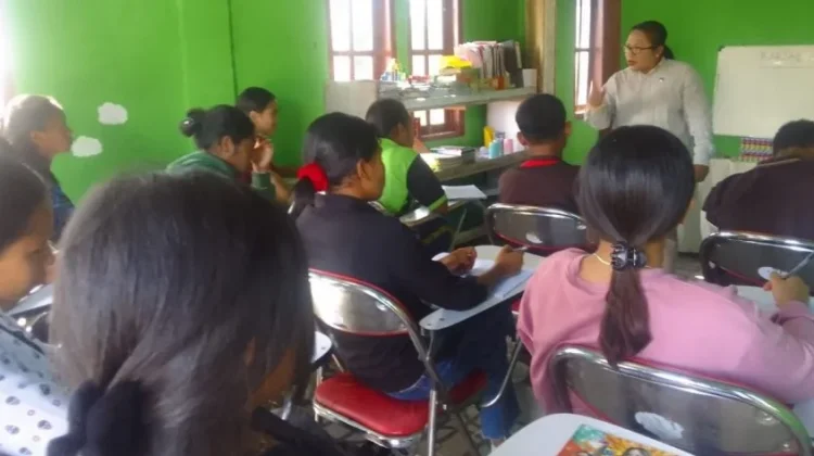 Kemenag Ngada Perkuat Pembinaan Remaja Katolik di Paroki Mataloko