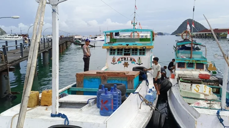 Sat Polairud Polres Manggarai Barat Patroli Dialogis Jaga Laut dan BBM Subsidi