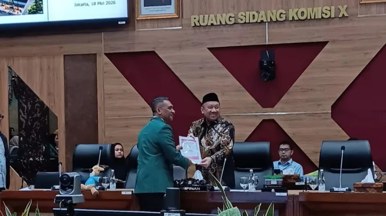 Ketua PGRI Flores Timur Temui Wakil Ketua Komisi X DPR RI, Sampaikan Aspirasi Guru
