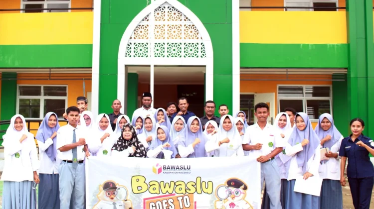 Bawaslu Nagekeo Edukasi Pemilih Pemula lewat Program Goes to School