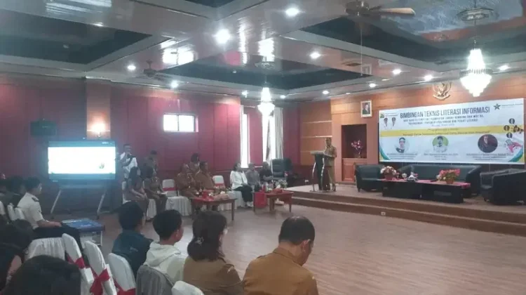 Hadapi Era AI, Disarpus Manggarai Bekali Guru, Kades, dan Pegiat Desa Bimtek Literasi
