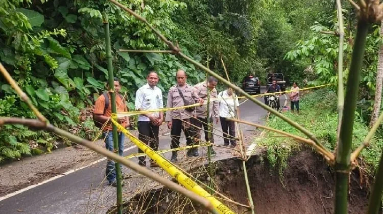 Jalan Kewapante-Ohe Nyaris Putus, Warga Desak Perbaikan
