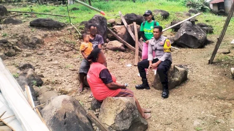 Polisi dan Nakes Lakukan Pemeriksaan Kesehatan Warga Laton Liwo