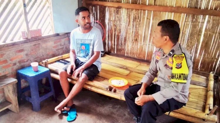 Polisi dan Warga Leworahang Perkuat Kebersamaan