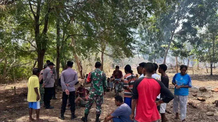 Babinsa dan Bhabinkamtibmas Monitoring Wilayah di Wulandoni