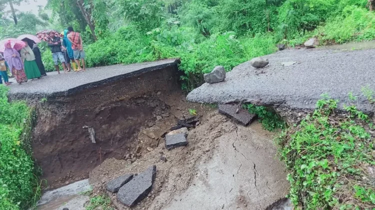 Jalur Pantura Flores Putus, Warga Desak Bangun Jembatan Mini
