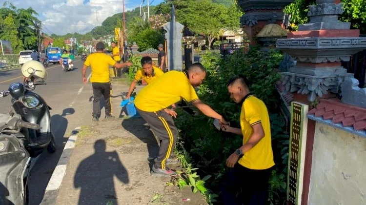 Polres Flores Timur Gelar Jumat Bersih, Perkuat Budaya Gotong Royong