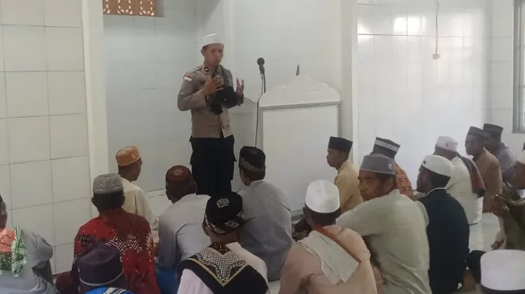 Polsek Pulau Ende Gelar Jumat Curhat Bersama Warga Desa Kazikapo