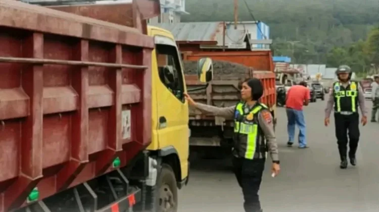 Satlantas Bajawa Intensifkan Pengaturan Arus Kendaraan