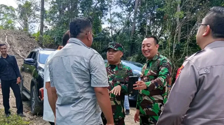 Kasrem 161/Wirasakti Tinjau Jalan Baru Hasil TMMD Ende