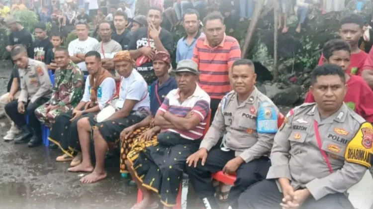 Ribuan Warga Padati Ritual Tinju Adat Sagi di Soa, Polisi Lakukan Pengamanan