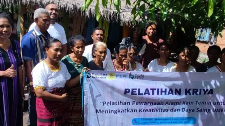 Rumah BUMN PLN Latih UMKM Tenun Pewarna Alami