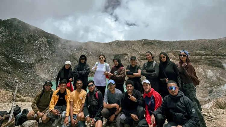 Pendakian Gunung Jadi Ruang Pemulihan Anak Muda