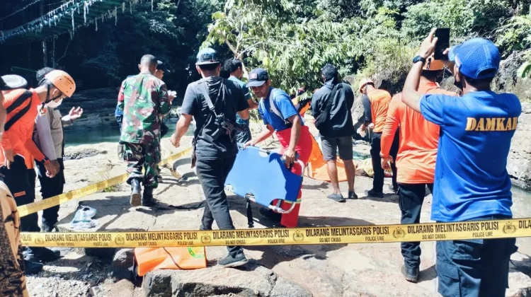 Dua Wisatawan Asal Austria Tewas Jatuh dari Jembatan Gantung Cunca Wulang