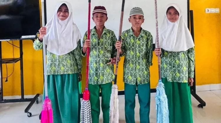 MIN Lembata Ajarkan Daur Ulang lewat Praktik Kreatif