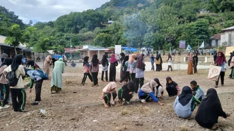 MTsN 3 Lembata Gelar Kerja Bakti Sambut Idul Adha