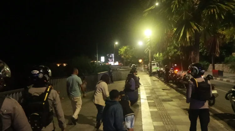 Antisipasi Kriminalitas di Labuan Bajo, Polres Mabar dan Brimob Gelar Patroli