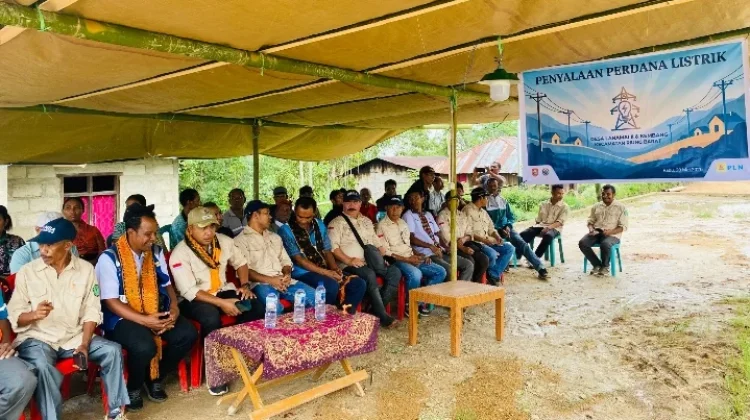 Listrik Masuk Dua Desa Terpencil di Riung Barat