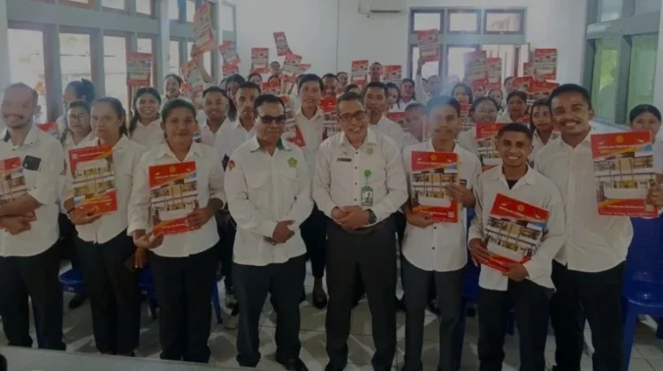 Kemenag Ende Serahkan Sertifikat Pendidik kepada 45 Guru Katolik