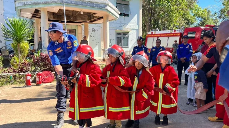Damkar Manggarai Barat Edukasi Pencegahan Kebakaran kepada Anak TK