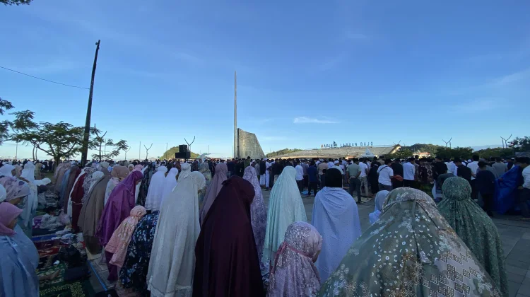 Ratusan Jemaah Ikuti Sholat Idul Adha 1447 H di Waterfront Marina Labuan Bajo