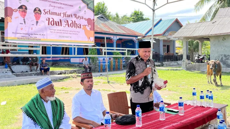 Pemkab Manggarai Salurkan Hewan Kurban bagi Umat Muslim di Pulau Mules