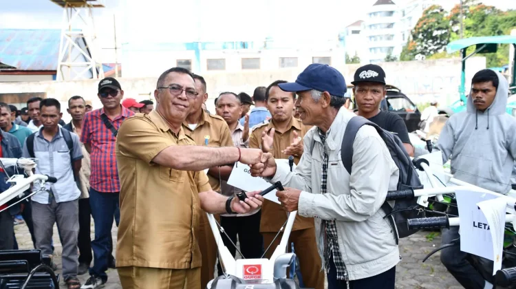 11 Kelompok Tani di Manggarai Terima 51 Unit Alsintan