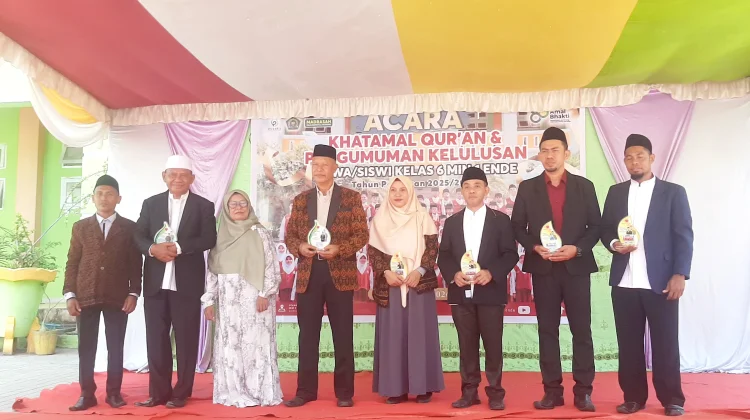 Penghargaan Istimewa Warnai Momen Bersejarah Kelulusan MIN 1 Ende
