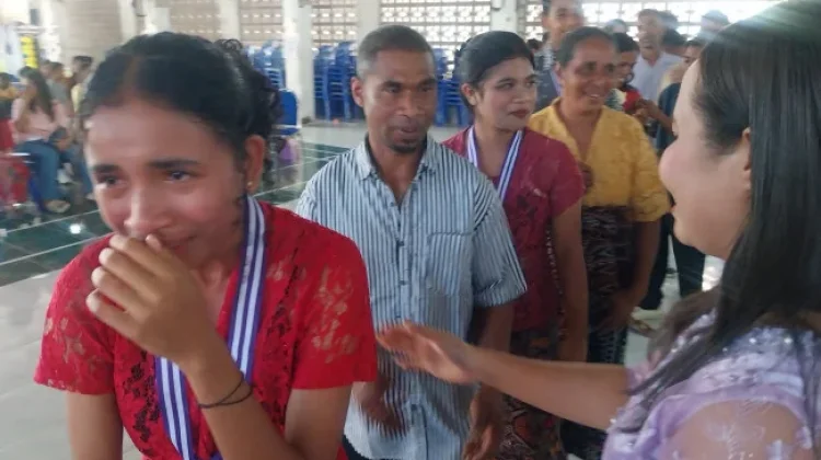 Tangis Bahagia Warnai Kelulusan SMPK Yapenthom Satu Maumere