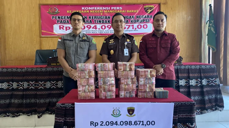 Kejari Manggarai Barat Setor Rp2,09 Miliar Kerugian Negara dari Dua Kasus Korupsi