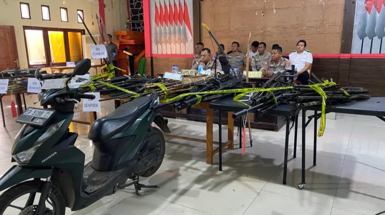 Polres Flotim Ungkap Curanmor dan Kumpulkan 881 Senjata Warga