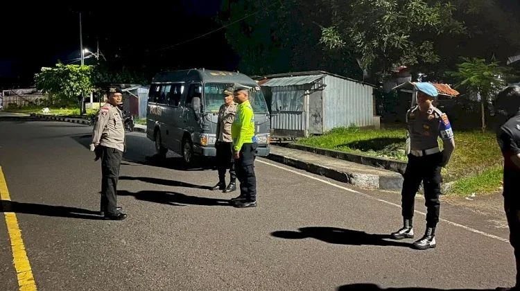 Patroli Malam Polres Flotim Jaga Keamanan Kota Larantuka