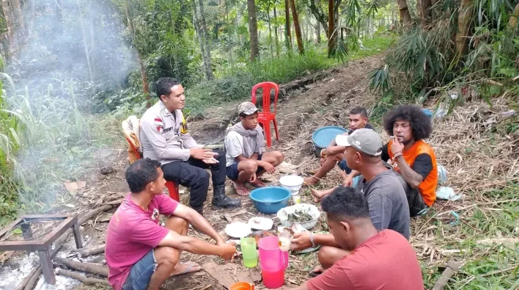 Bhabinkamtibmas Bomari Perkuat Kemitraan dengan Warga
