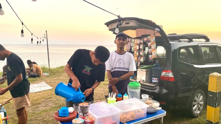 Pantai Ndao Ramai Pengunjung, Pedagang Minta Kepastian Pengelolaan