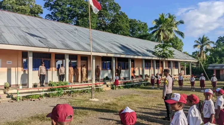 Sat Binmas Polres Ngada Tanamkan Karakter dan Kesadaran Kamtibmas bagi Siswa