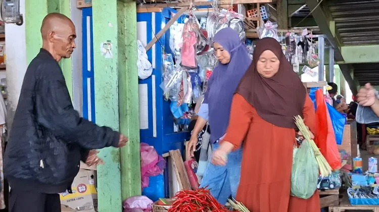 Harga Cabai di Pasar Mbongawani Tembus Rp80 Ribu