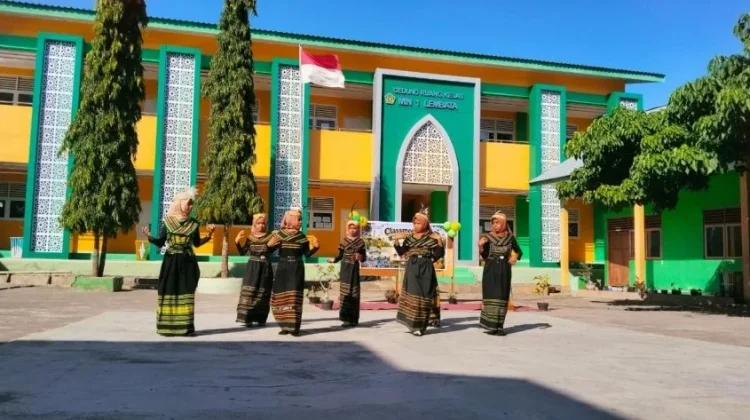 Tarian Daerah Jadi Cara MIN Lembata Tanamkan Cinta Budaya